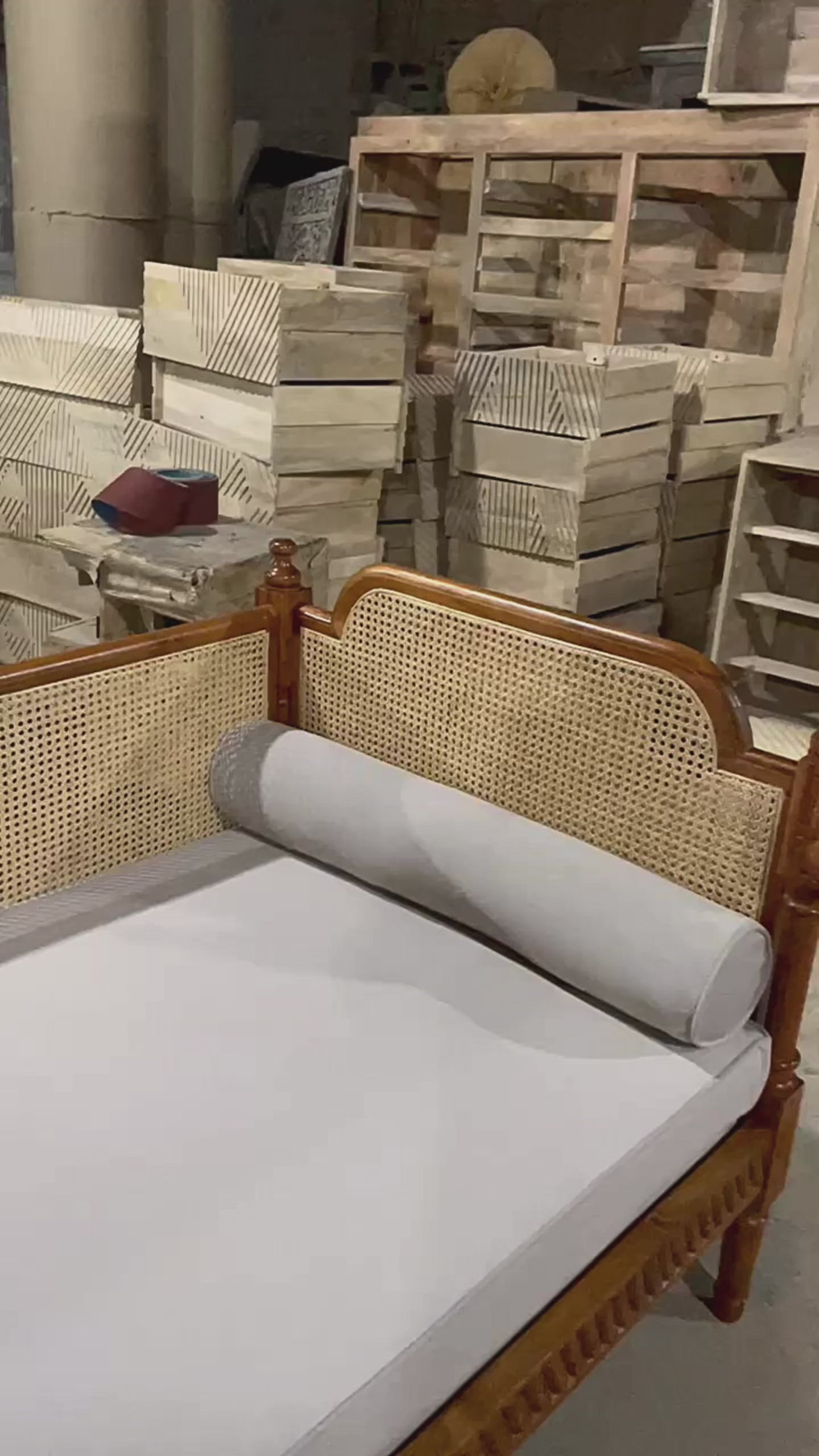 Springfield —   Teakwood Diwan ( DayBed )